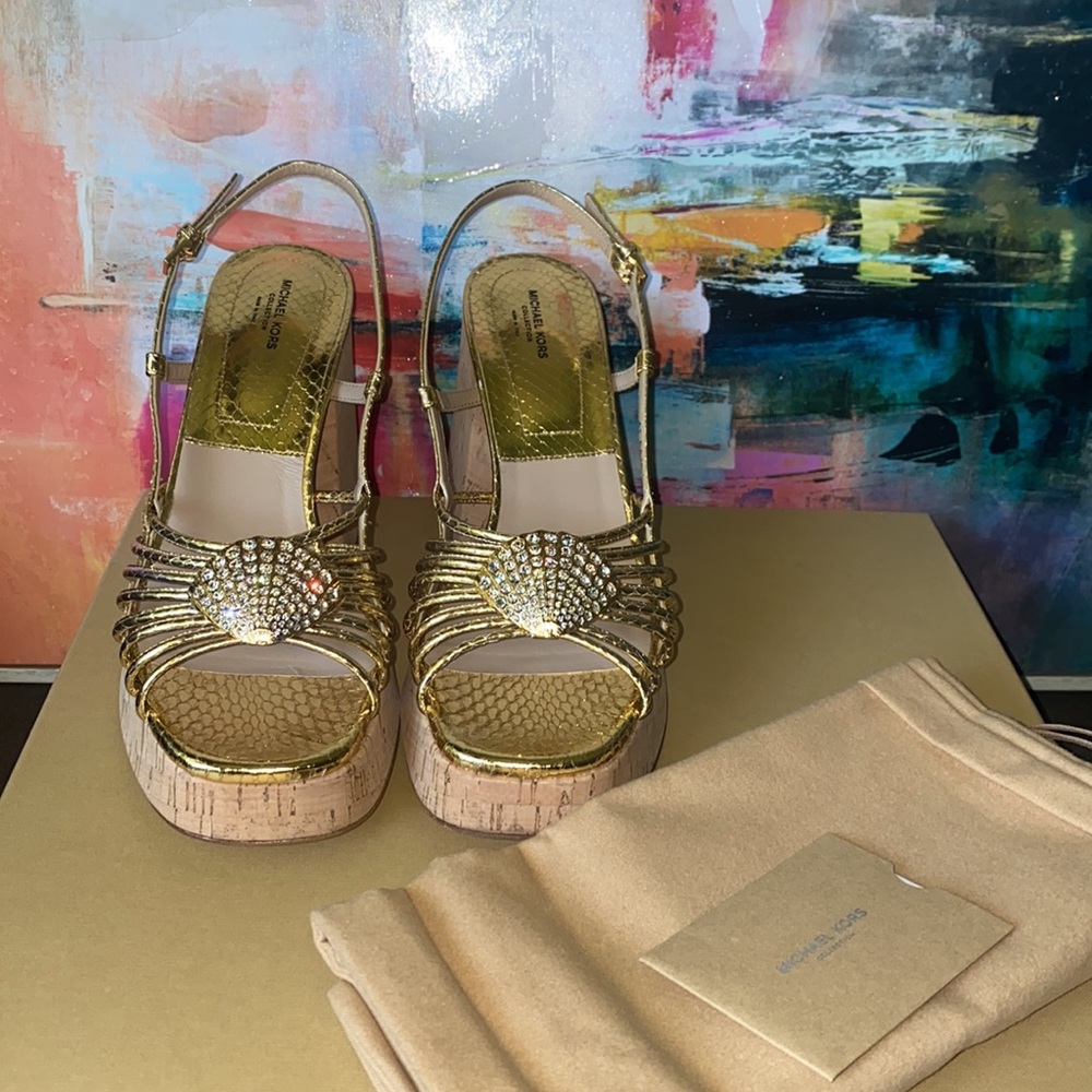 NEW Michael Kors Buffy Embellished Metallic Seashell Platform Sandal - Picture 7 of 7